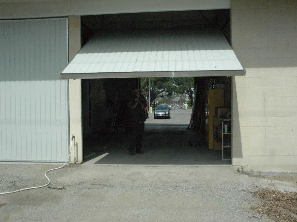 counterweight-door counterweight-door
