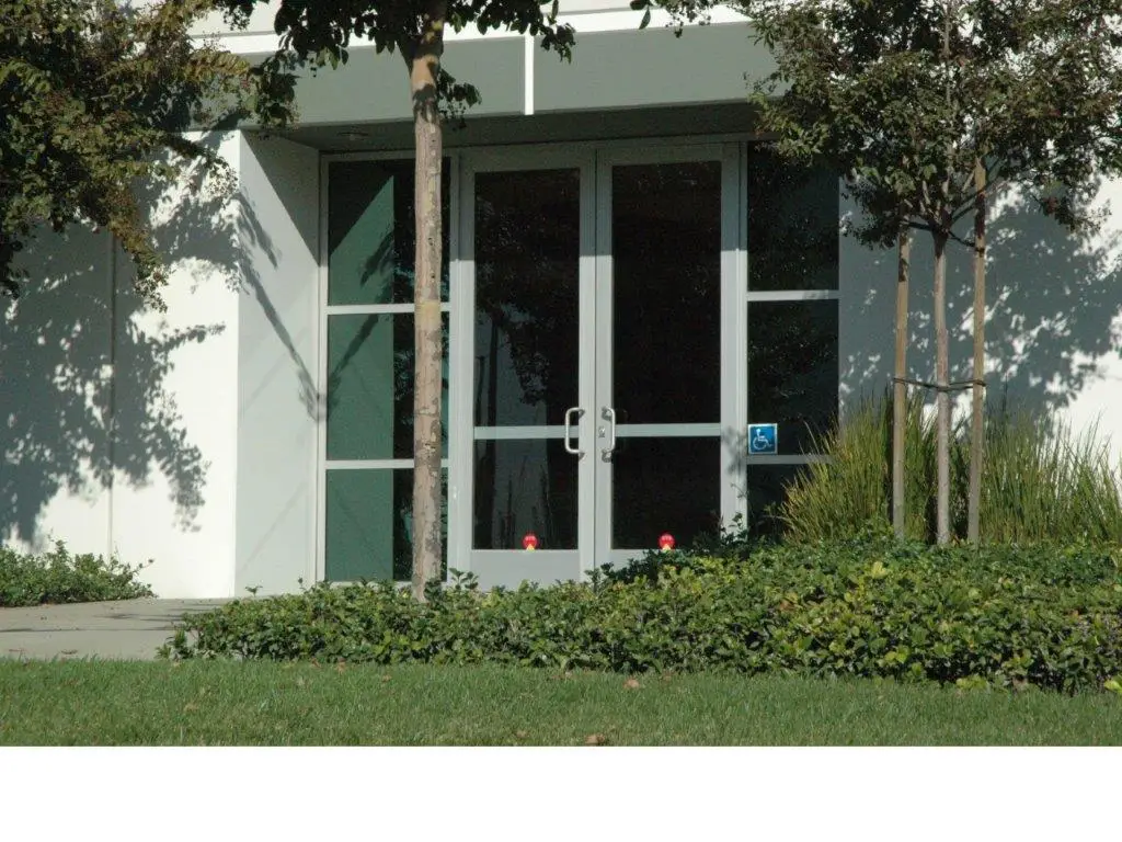 glass-commercial-doors glass-commercial-doors